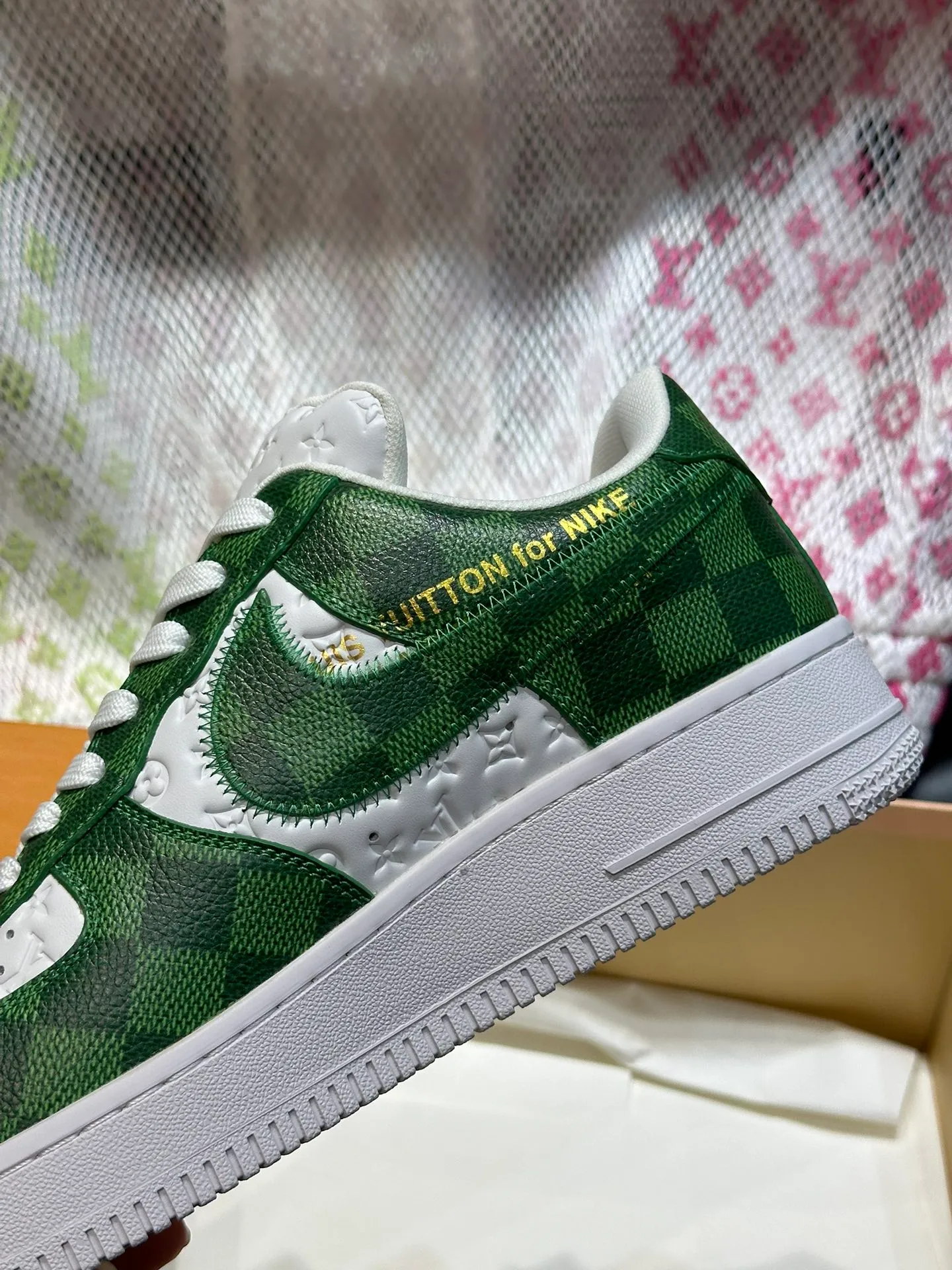 p440《*OUIS *UITTO*》x OFF-WHITE x Nike tripartite collaboration! Trendy and cool men's casual sports shoes with unrivaled color matching. The design idea basically continues the style of THE TEN. The Swoosh line and tongue label have a very familiar visual effect and are both fashionable and trendy! A must-have for fashionistas! The effect on your feet is absolutely stunning!  Size: 39-45